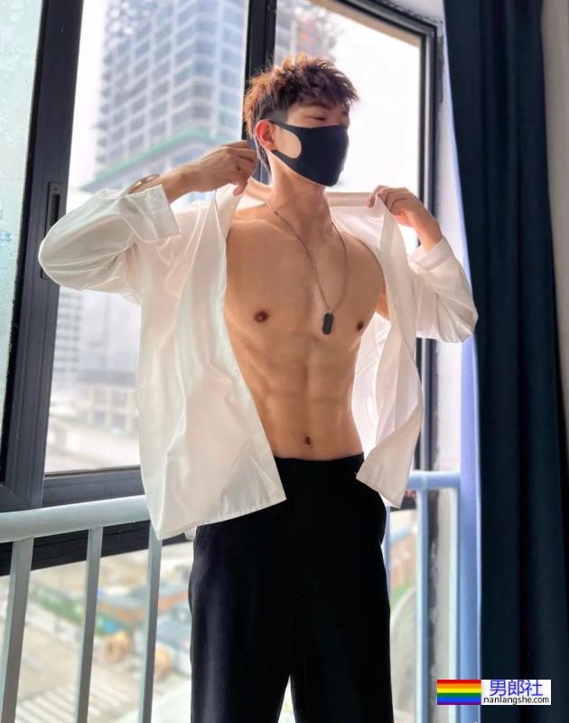 长腿鲜肉小哥，腹肌太性感！ - 51虹马