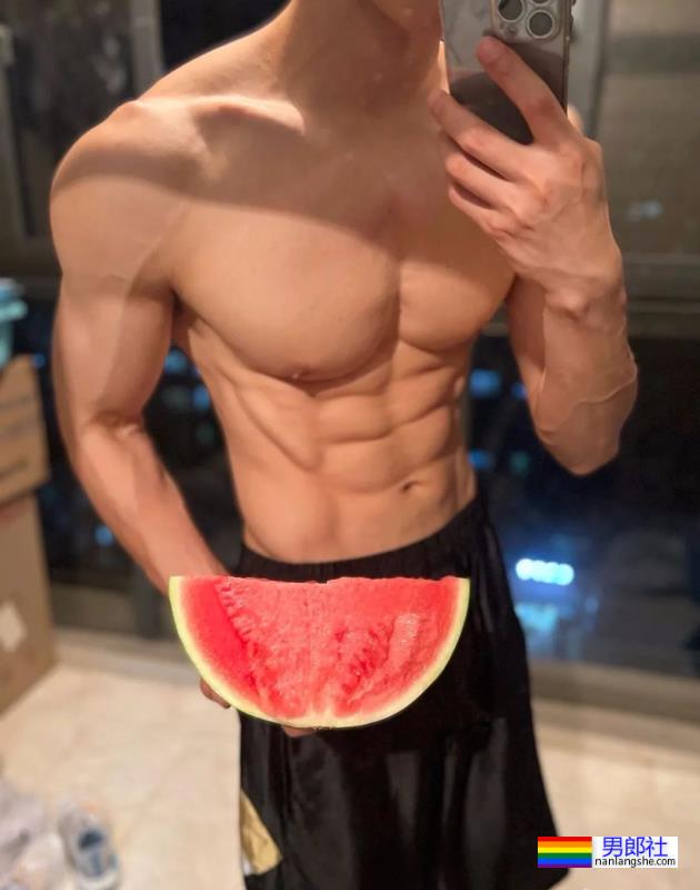 长腿鲜肉小哥，腹肌太性感！ - 51虹马