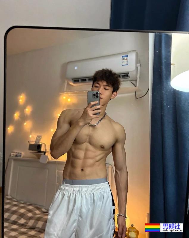 长腿鲜肉小哥，腹肌太性感！ - 51虹马