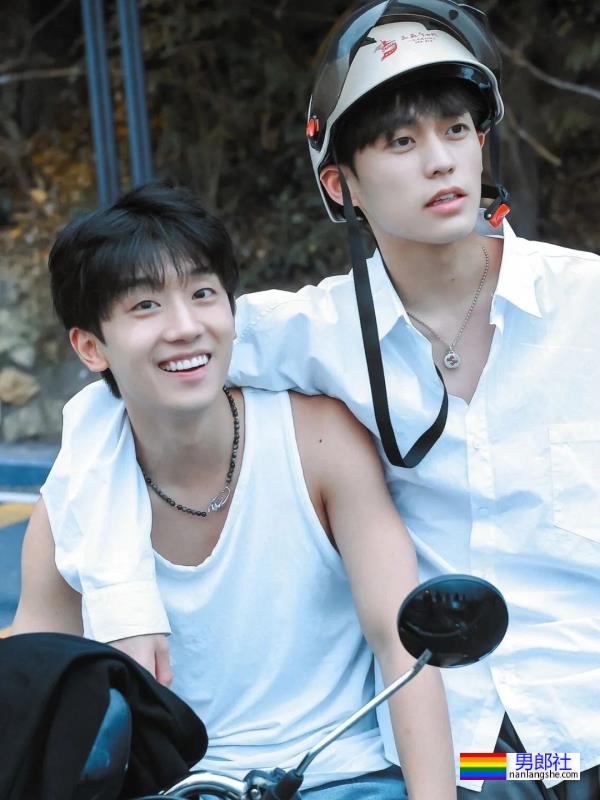 清爽干净的白衣服小哥哥 - 51虹马