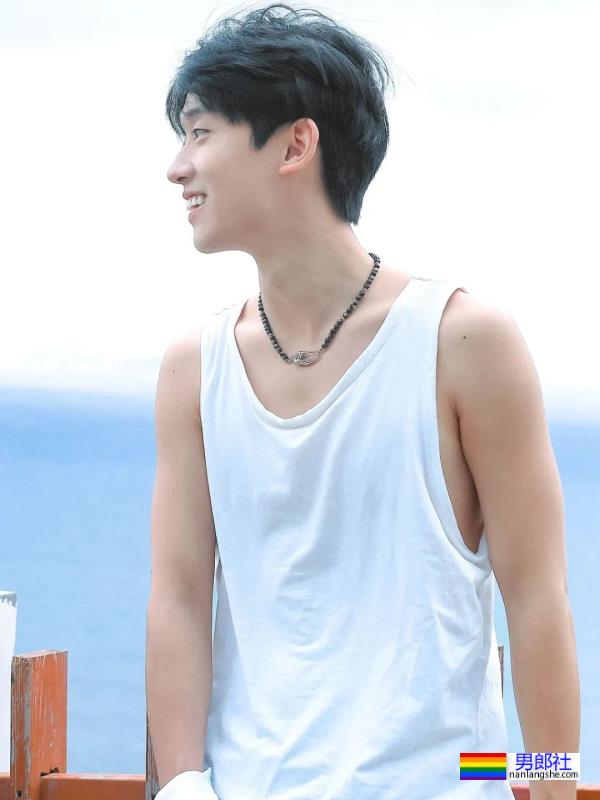 清爽干净的白衣服小哥哥 - 51虹马