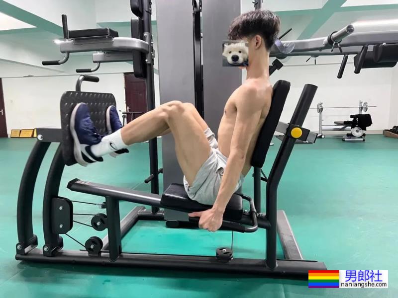 白袜长腿体育生 - 51虹马