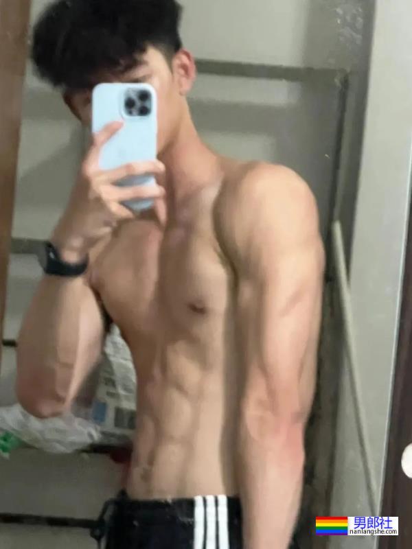 白袜长腿体育生 - 51虹马