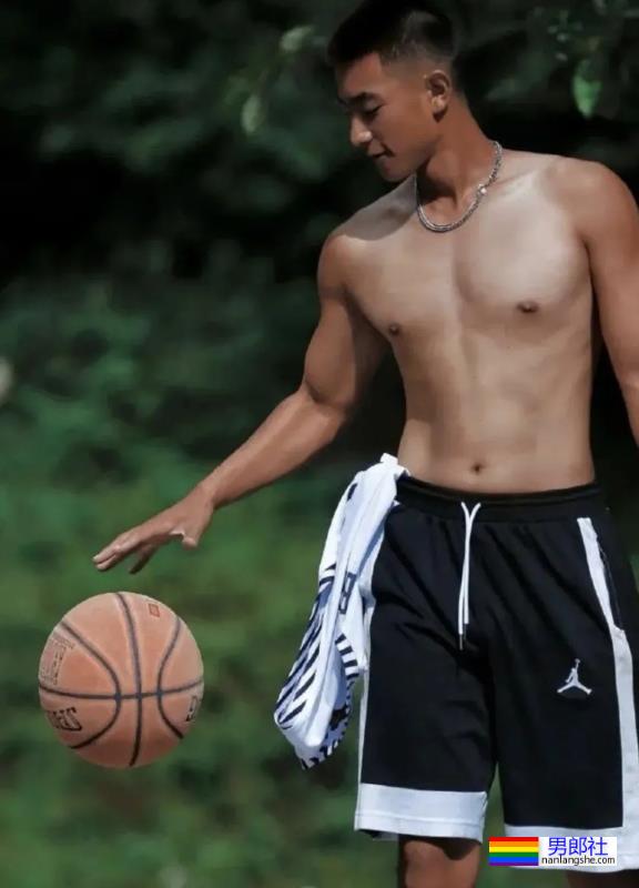 筋肉体育生小哥 - 51虹马