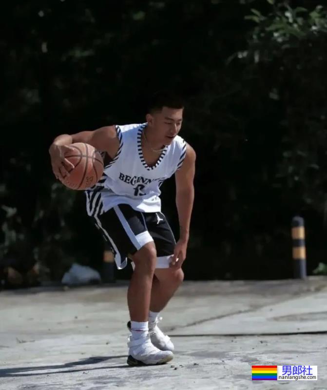 筋肉体育生小哥 - 51虹马