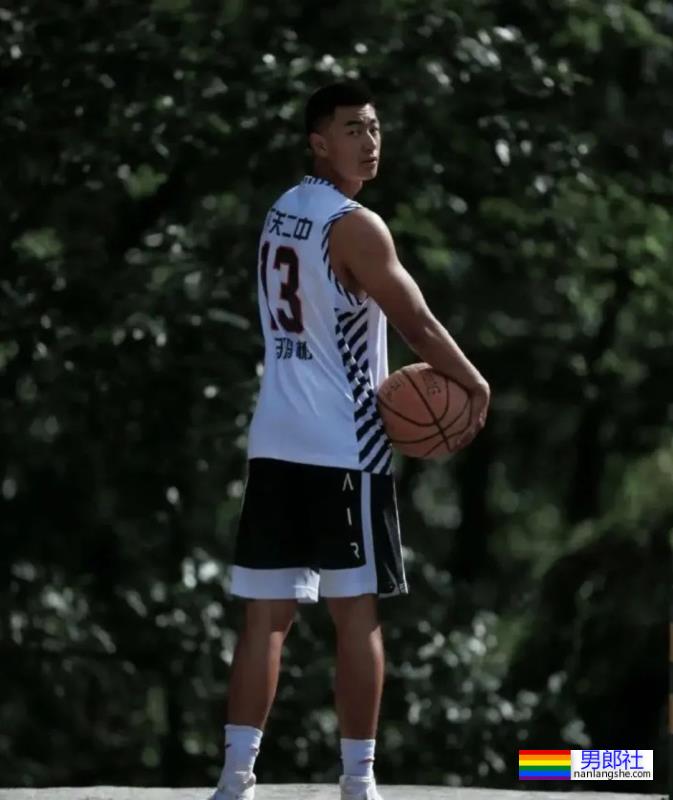 筋肉体育生小哥 - 51虹马