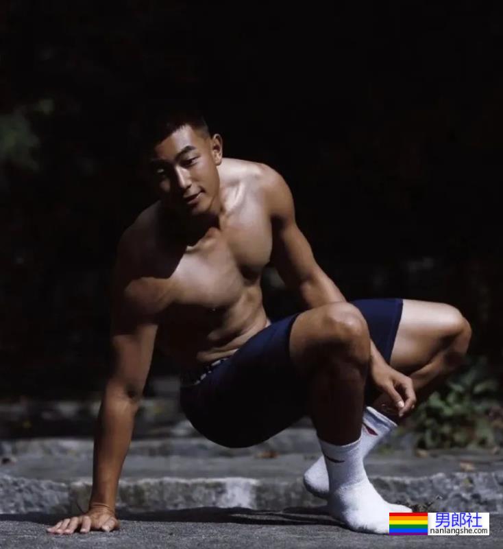 筋肉体育生小哥 - 51虹马