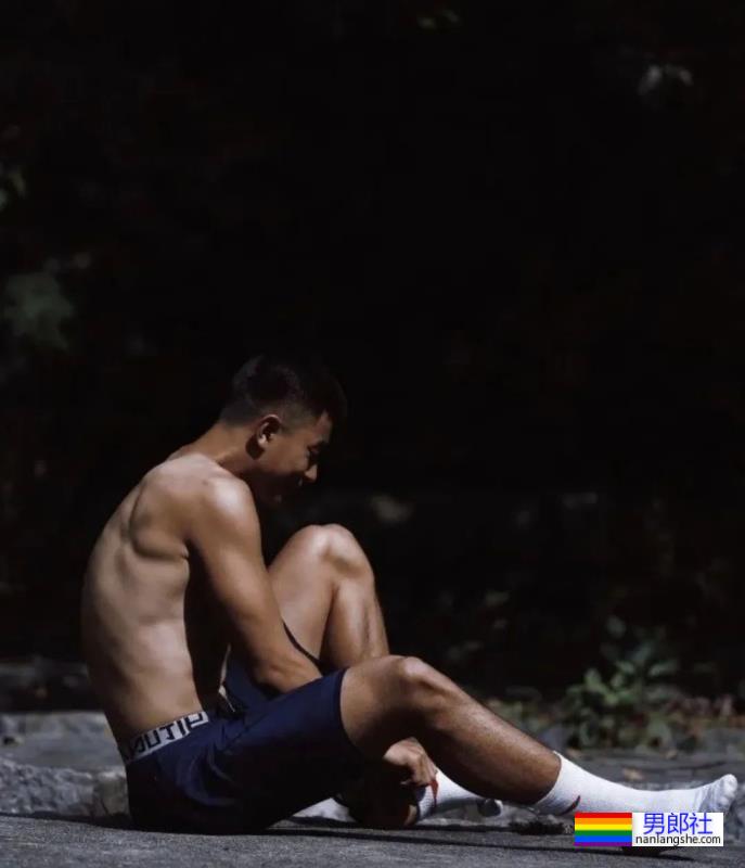 筋肉体育生小哥 - 51虹马