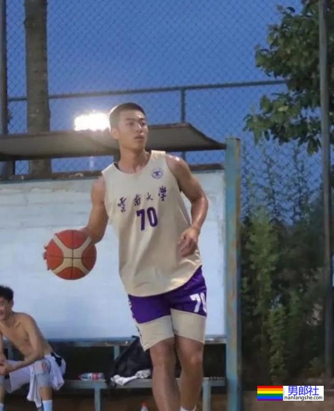 筋肉体育生小哥 - 51虹马