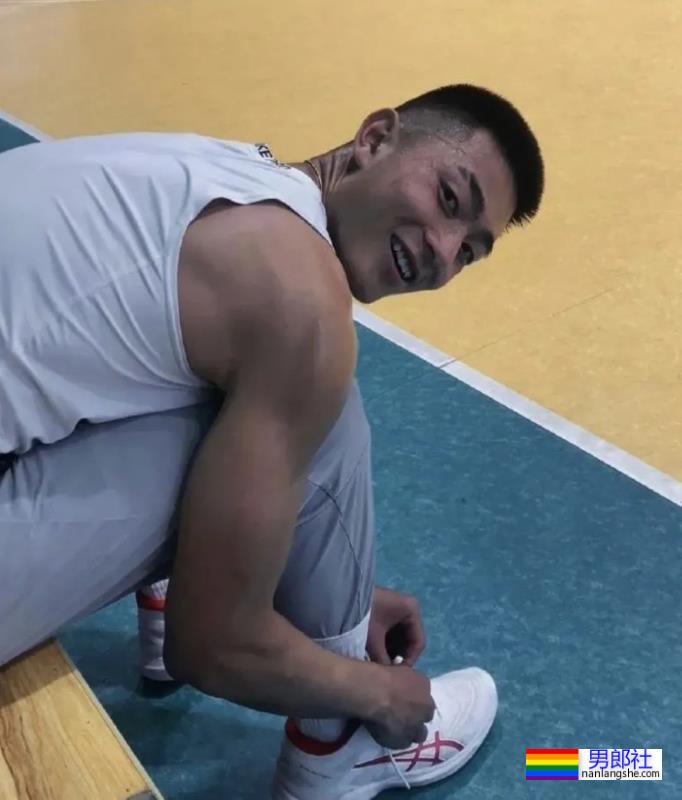 筋肉体育生小哥 - 51虹马