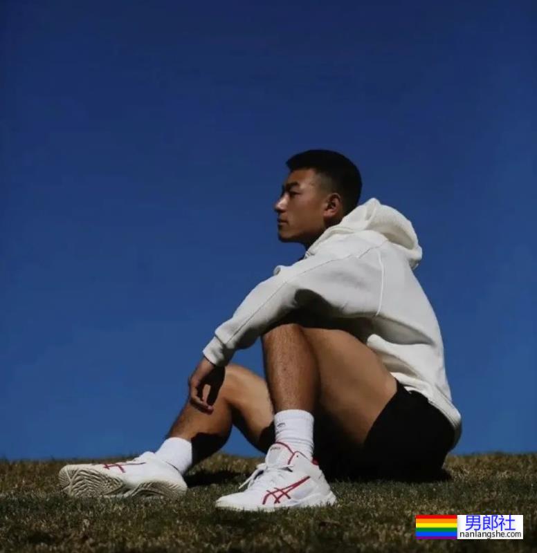 筋肉体育生小哥 - 51虹马