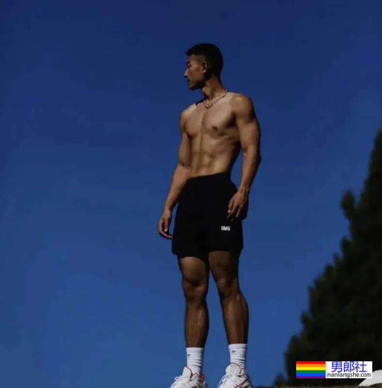 筋肉体育生小哥 - 51虹马