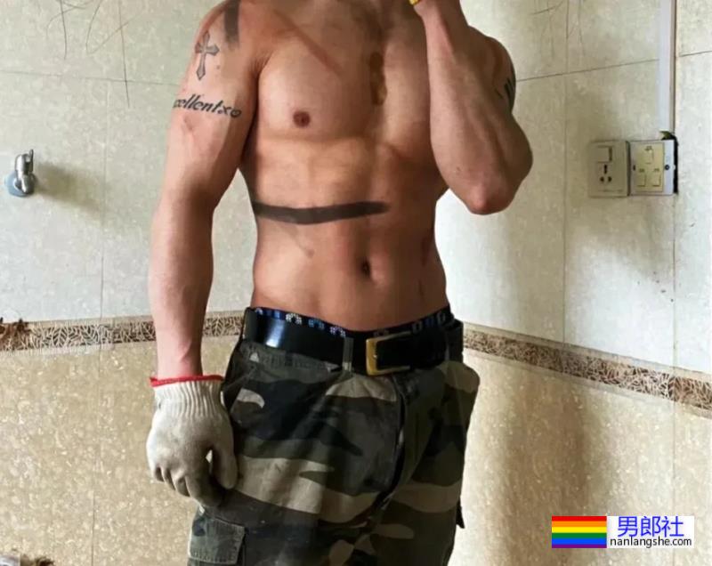 家里请的肌肉民工，这胸肌也太大了吧 - 51虹马