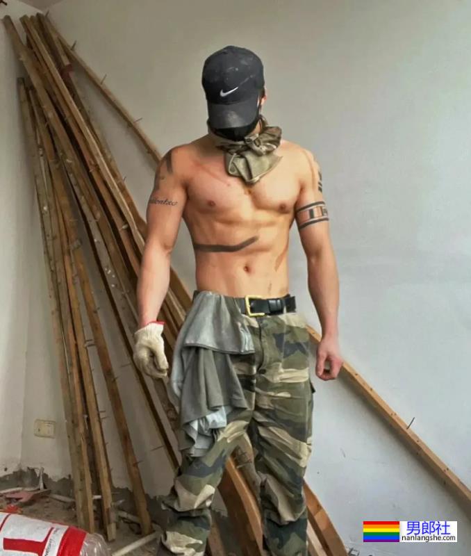 家里请的肌肉民工，这胸肌也太大了吧 - 51虹马