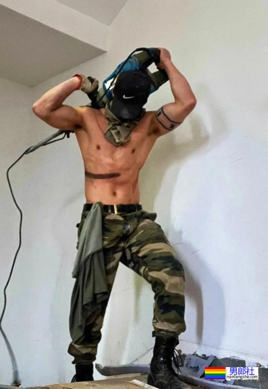 家里请的肌肉民工，这胸肌也太大了吧 - 51虹马