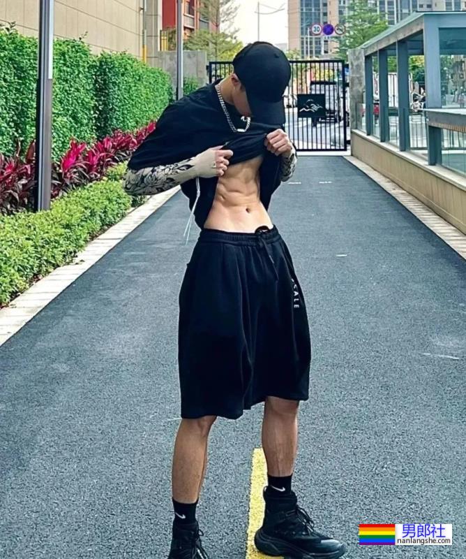 腹肌体育生，实力超强 - 51虹马