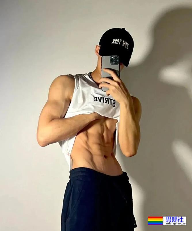 腹肌体育生，实力超强 - 51虹马