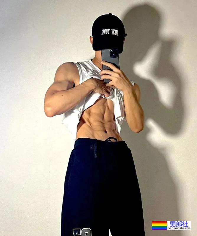 腹肌体育生，实力超强 - 51虹马