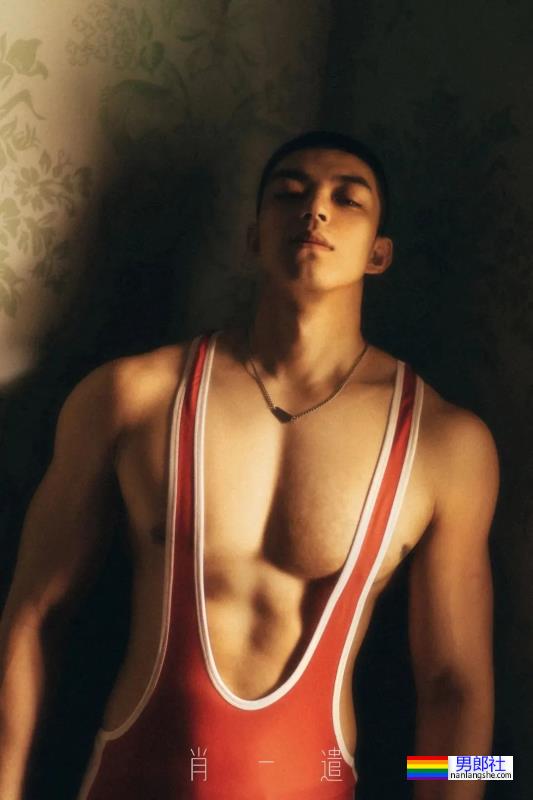 肖一遣最新写真绝了，这摔跤服小哥谁看了能抵抗得了！ - 51虹马