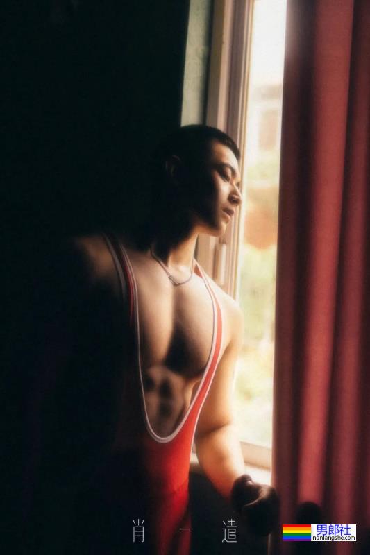 肖一遣最新写真绝了，这摔跤服小哥谁看了能抵抗得了！ - 51虹马