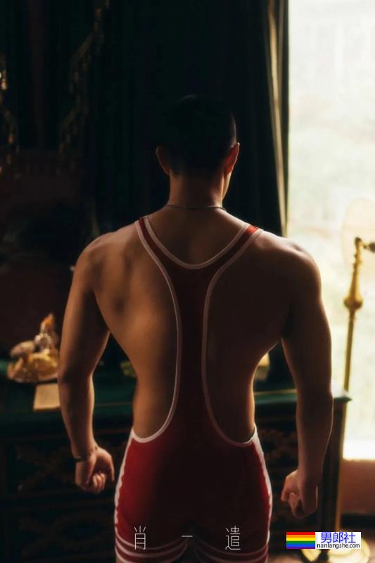 肖一遣最新写真绝了，这摔跤服小哥谁看了能抵抗得了！ - 51虹马