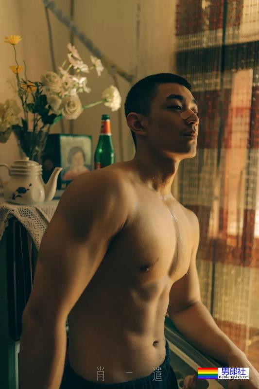 肖一遣最新写真绝了，这摔跤服小哥谁看了能抵抗得了！ - 51虹马