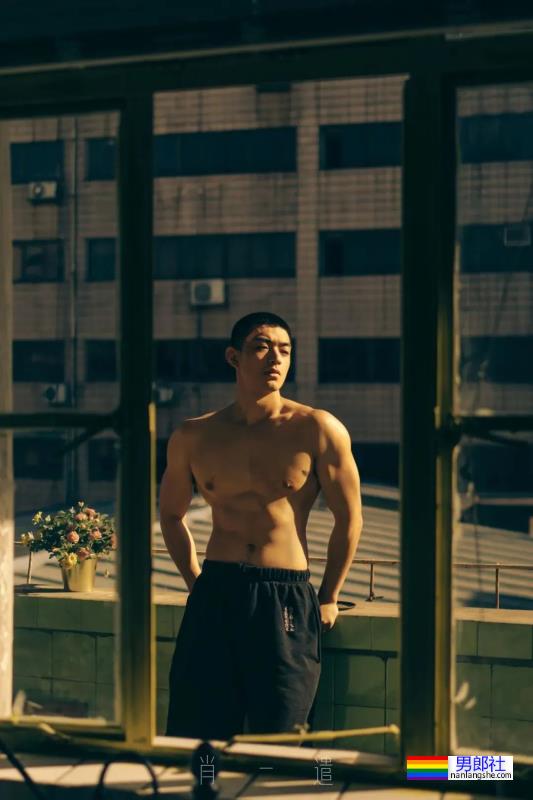 肖一遣最新写真绝了，这摔跤服小哥谁看了能抵抗得了！ - 51虹马