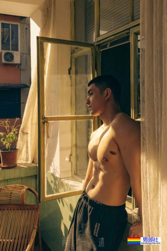 肖一遣最新写真绝了，这摔跤服小哥谁看了能抵抗得了！ - 51虹马