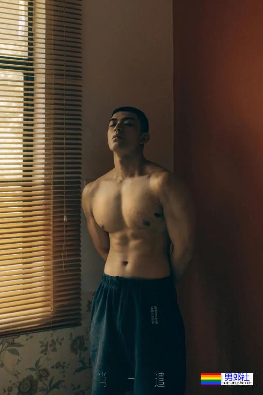 肖一遣最新写真绝了，这摔跤服小哥谁看了能抵抗得了！ - 51虹马