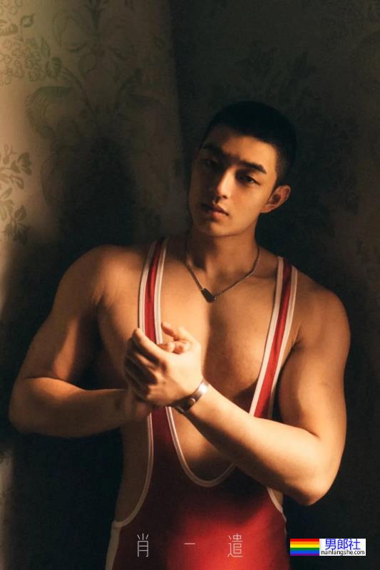 肖一遣最新写真绝了，这摔跤服小哥谁看了能抵抗得了！ - 51虹马