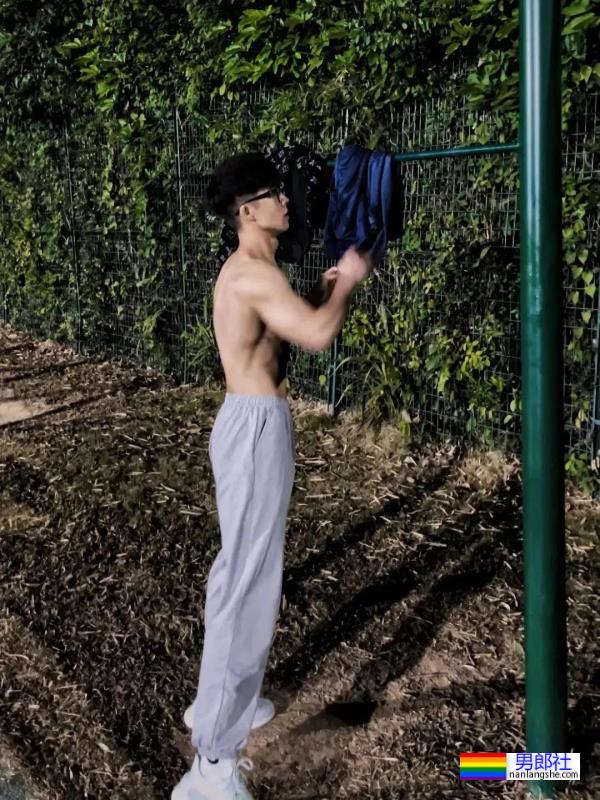 白袜体育生 - 51虹马