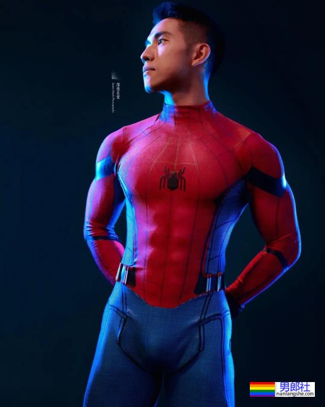 蜘蛛服紧身衣小哥找到了，大长腿公狗腰太色气！ - 51虹马