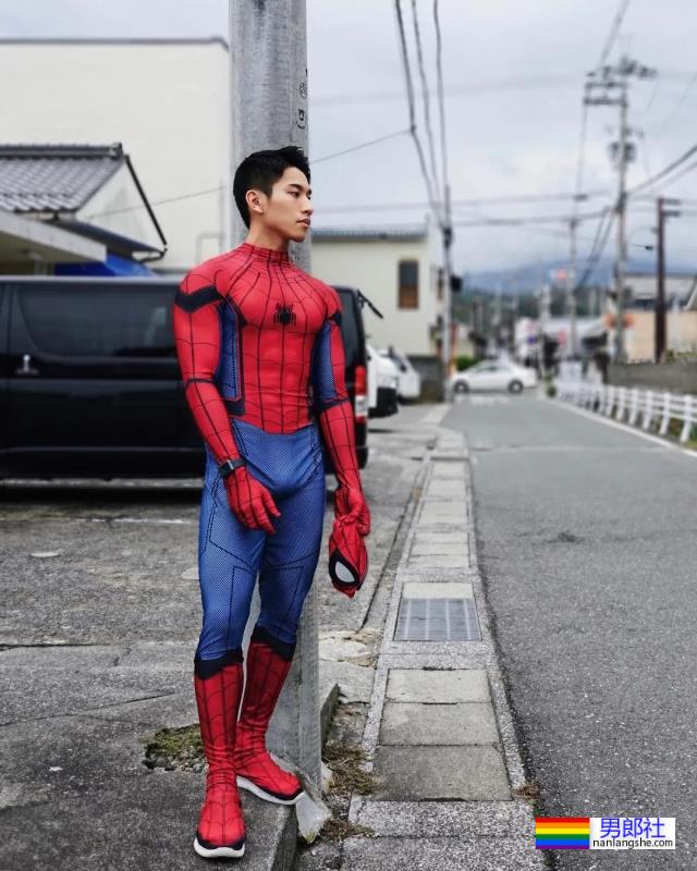 蜘蛛服紧身衣小哥找到了，大长腿公狗腰太色气！ - 51虹马