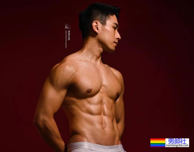 蜘蛛服紧身衣小哥找到了，大长腿公狗腰太色气！ - 51虹马