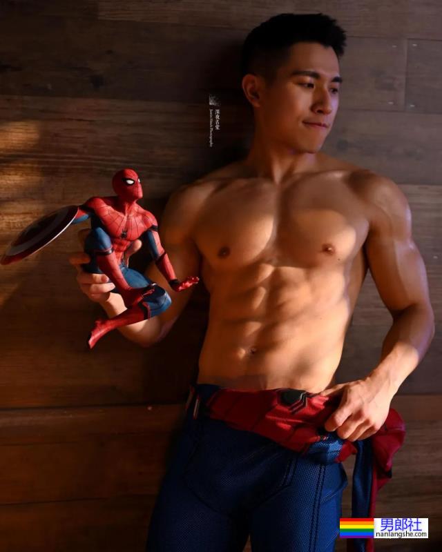 蜘蛛服紧身衣小哥找到了，大长腿公狗腰太色气！ - 51虹马