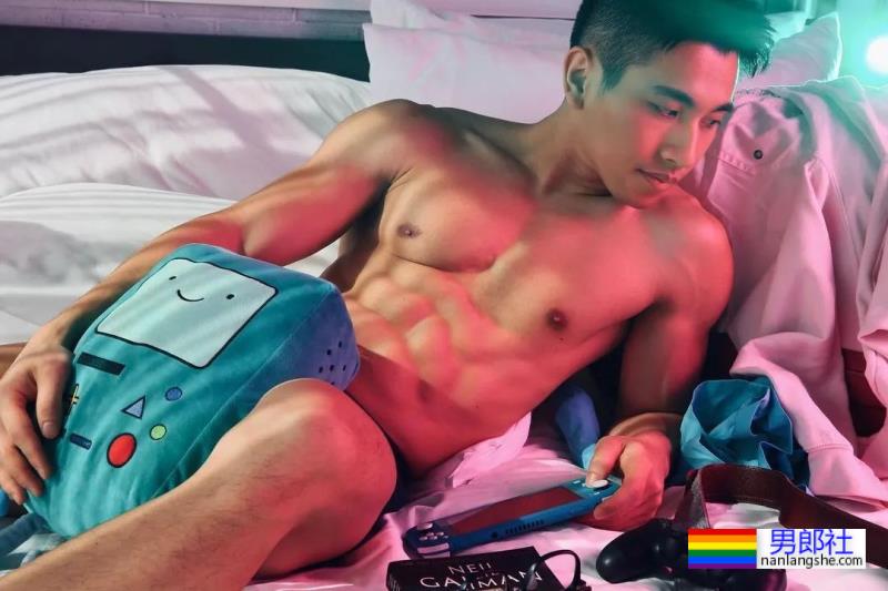 蜘蛛服紧身衣小哥找到了，大长腿公狗腰太色气！ - 51虹马