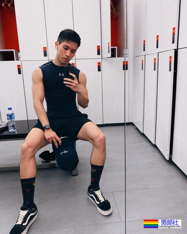 蜘蛛服紧身衣小哥找到了，大长腿公狗腰太色气！ - 51虹马