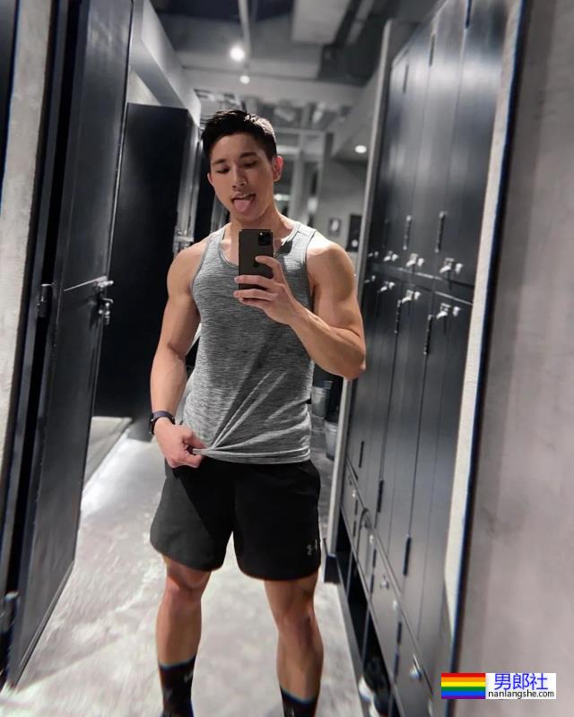 蜘蛛服紧身衣小哥找到了，大长腿公狗腰太色气！ - 51虹马