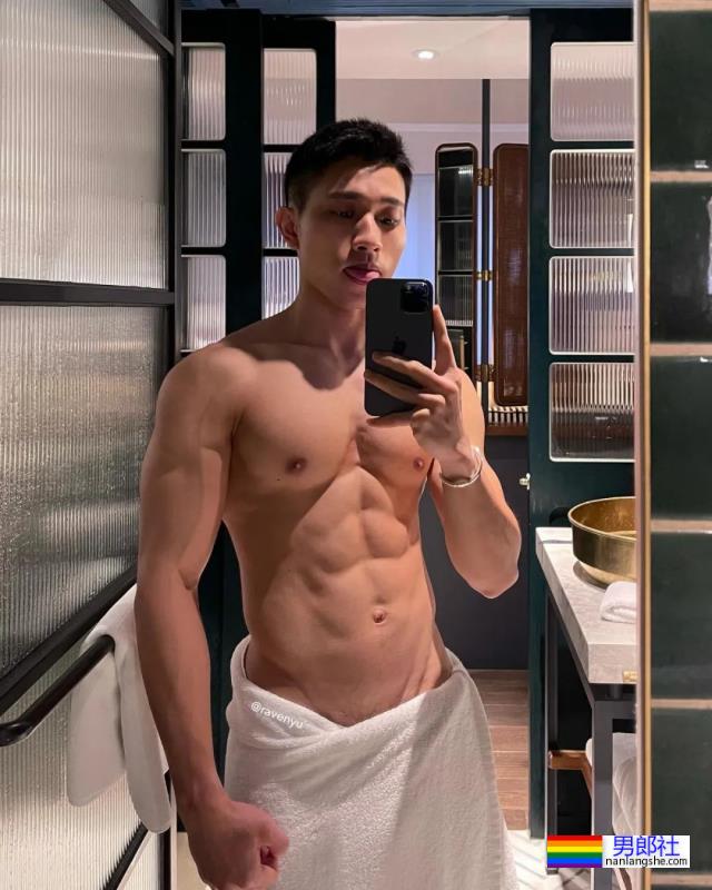 蜘蛛服紧身衣小哥找到了，大长腿公狗腰太色气！ - 51虹马