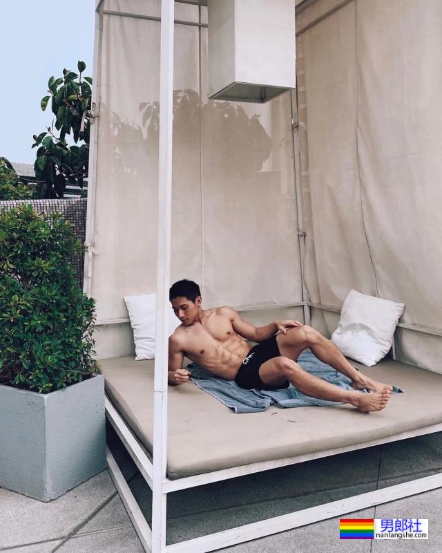 蜘蛛服紧身衣小哥找到了，大长腿公狗腰太色气！ - 51虹马