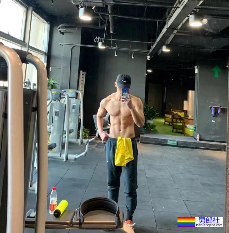 灰裤子东北小哥,身高186CM,太帅了! - 51虹马 灰裤子东北小哥,身高186CM,太帅了! - 51虹马