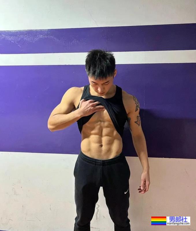 灰裤子东北小哥,身高186CM,太帅了! - 51虹马 灰裤子东北小哥,身高186CM,太帅了! - 51虹马