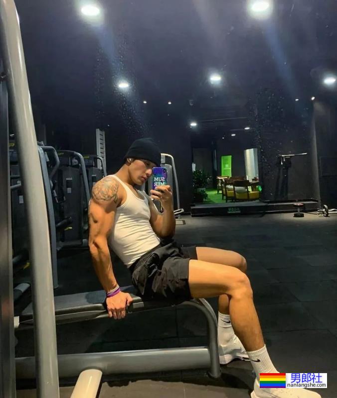 灰裤子东北小哥,身高186CM,太帅了! - 51虹马 灰裤子东北小哥,身高186CM,太帅了! - 51虹马