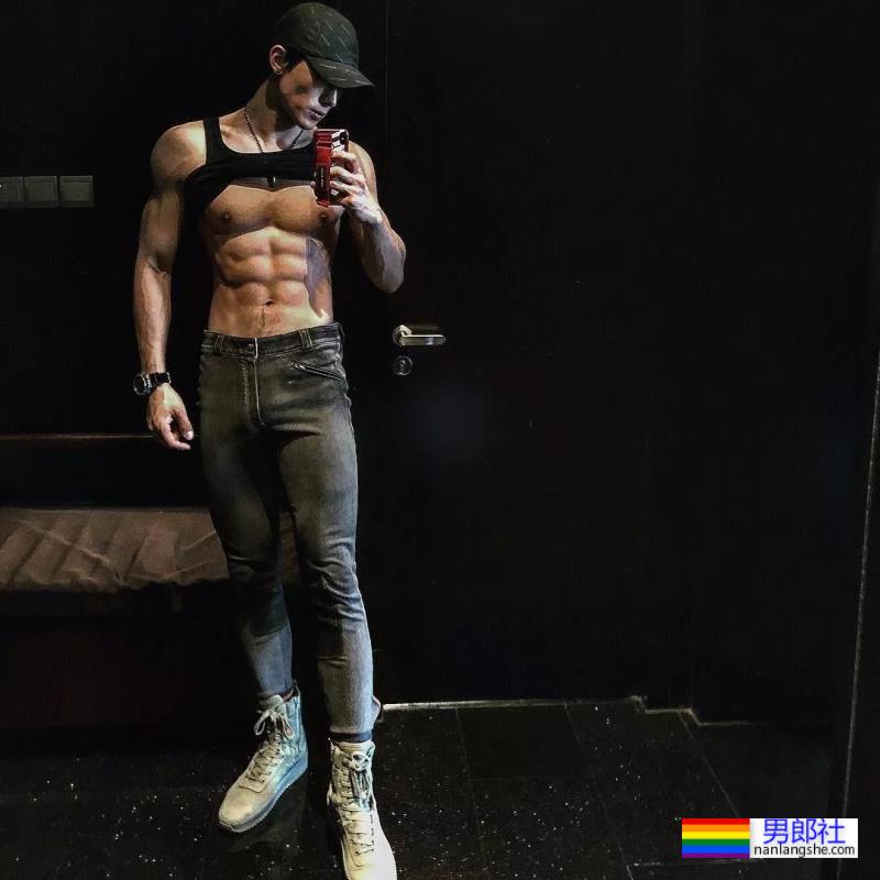 身高189cm的大长腿肌肉帅哥 - 51虹马