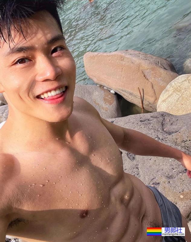 夏天就是要和肌肉男去野泳啊,赏心悦目-51虹马