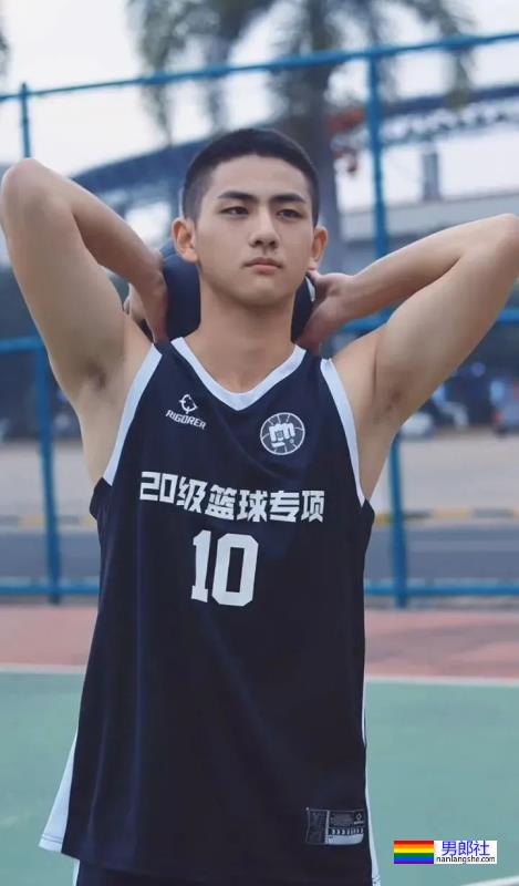 19岁寸头体育生小哥 - 51虹马