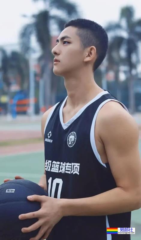 19岁寸头体育生小哥 - 51虹马