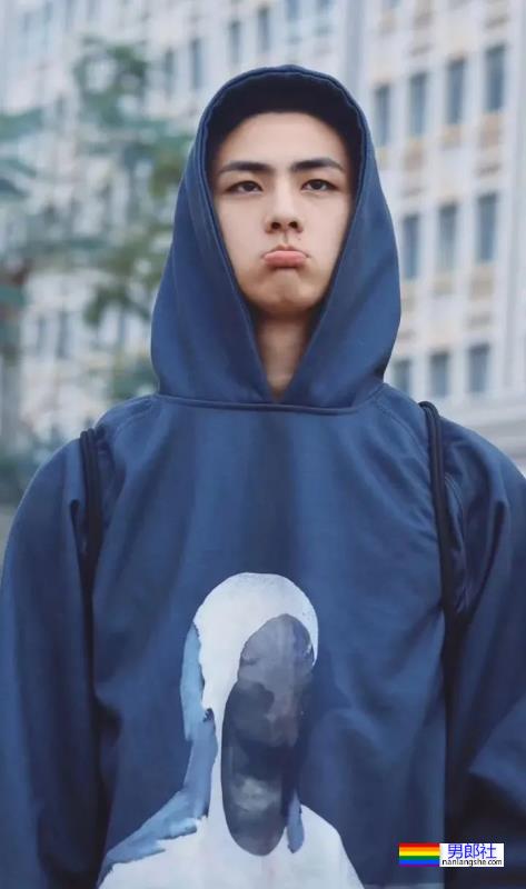 19岁寸头体育生小哥 - 51虹马