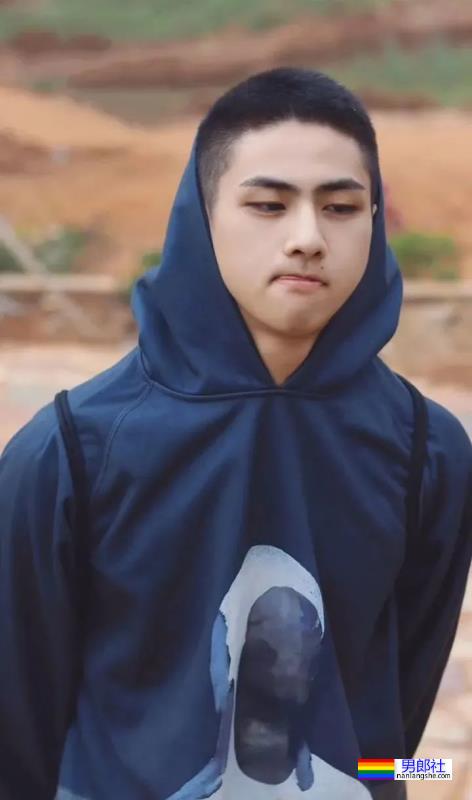 19岁寸头体育生小哥 - 51虹马