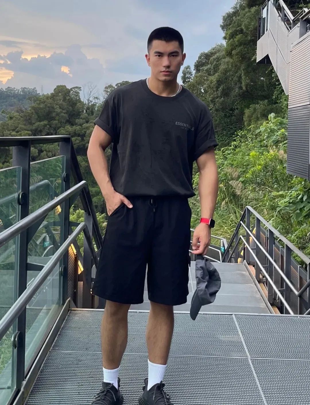 寸头黑皮小哥哥，身材太可了 - 51虹马